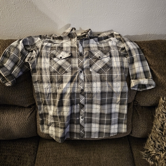 Button up - Picture 3 of 3